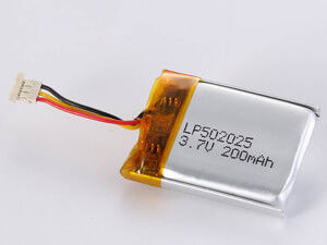 LP502025 200MAH Περιβαλλοντικά φιλική μπαταρία πολυμερούς λιθίου 12 μήνες 3.7V τάση και 150-200 Wh/kg Πυκνότητα ενέργειας