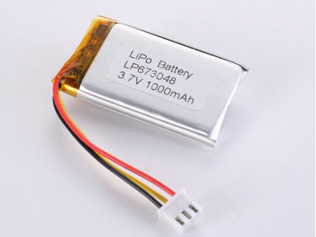 LP673048 3.7V 1000MAH μπαταρίες ιόντων λιθίου κατασκευαστές 3.7V 1C μέγιστη ταχύτητα εκφόρτισης Ασημένια μπαταρία πολυμερούς λιθίου για ηλεκτρονικές συσκευές